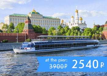 River cruise aboard the huge River Palace yacht along the Moscow center