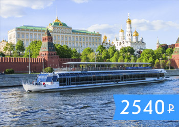 River cruise aboard the huge River Palace yacht along the Moscow center