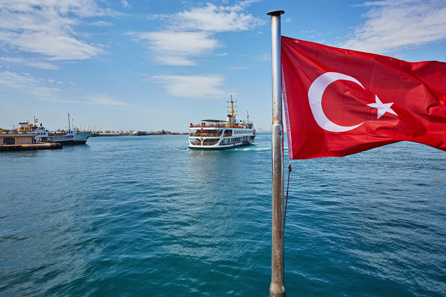 Турция россия стамбул. Флаг Стамбула. Турция Стамбул флаг. Флаг Турции Босфор. Турецкий флаг Стамбул.