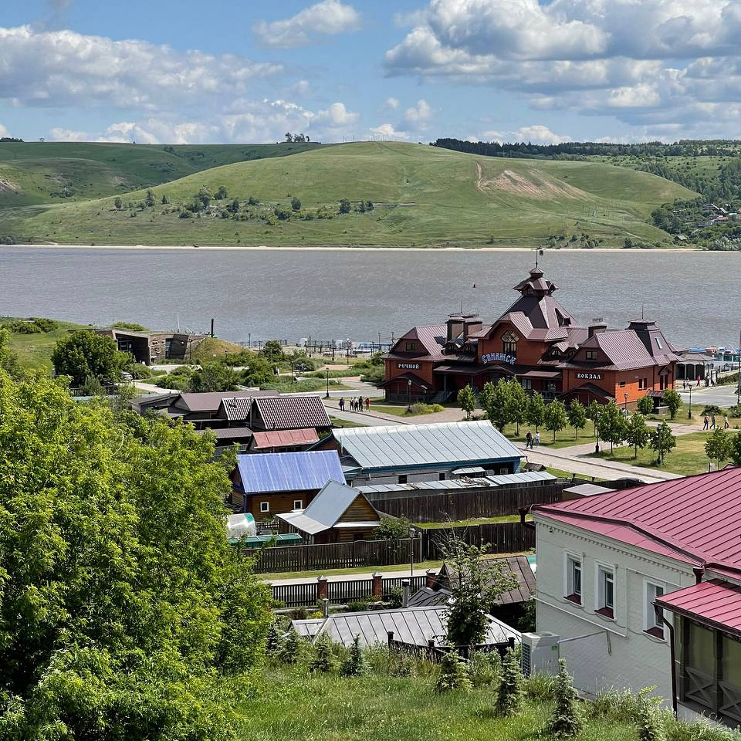 Экскурсия на теплоходе на остров Свияжск из Казани